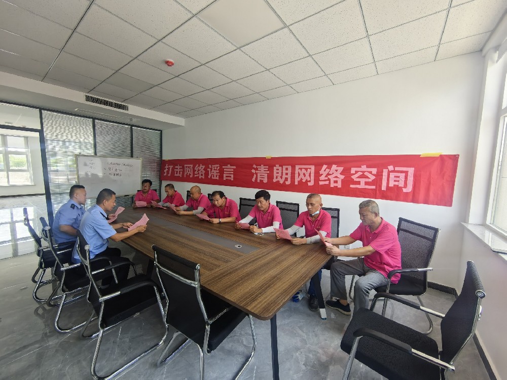 打击网络谣言,清朗网络空间沣水派出所开展打击网络谣言宣传活动。