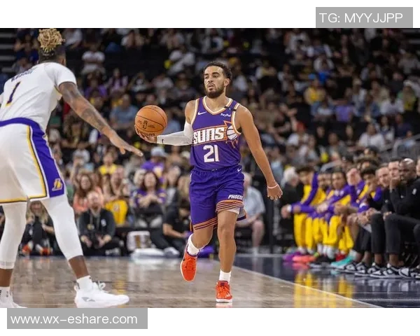 爵士队主场战胜太阳队，士气高涨，稳步迈向季后赛