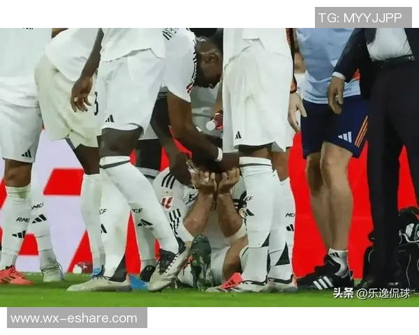 西甲豪门背靠背惨败！皇马不佳状态引热议，巴萨变阵遭打脸！